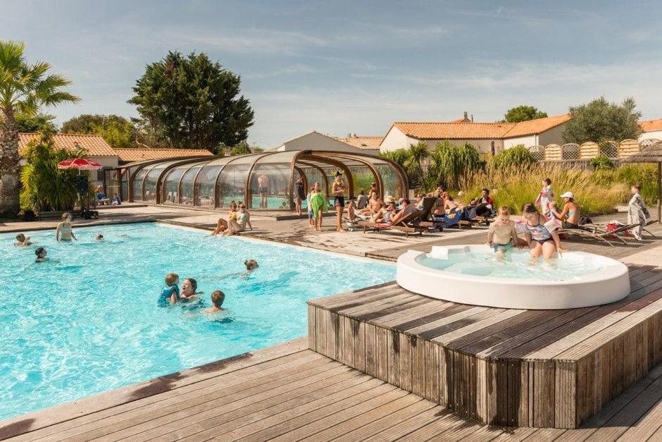Camping Le Village De La Mer Les Moutiers Exteriér fotografie