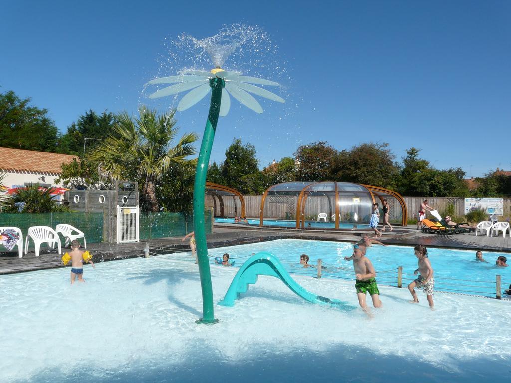 Camping Le Village De La Mer Les Moutiers Exteriér fotografie